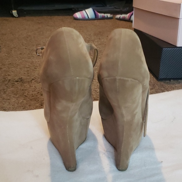 Heels - Picture 3 of 4